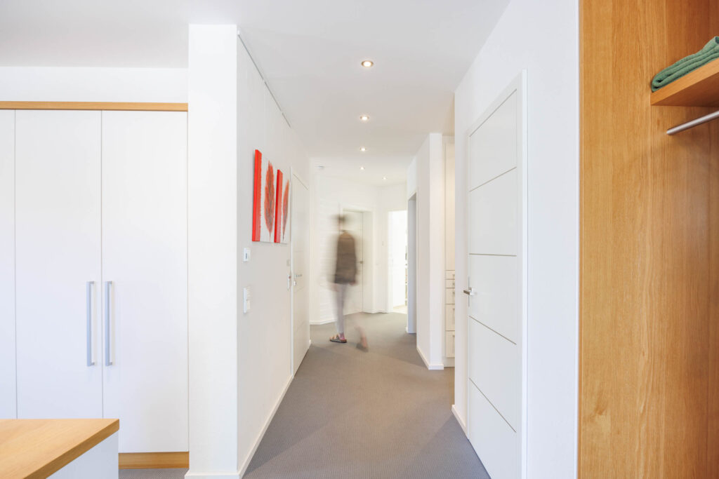 Moderner Eingangsbereich der Zahnarztpraxis Dr. Petschka in Türkheim