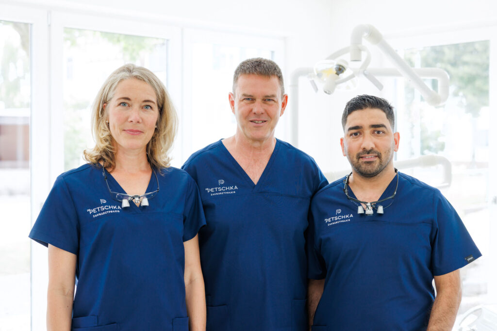 Teambild: Frau. Dr. Amberger, Herr Dr. Petschka und Herr Dr. Alfaouri